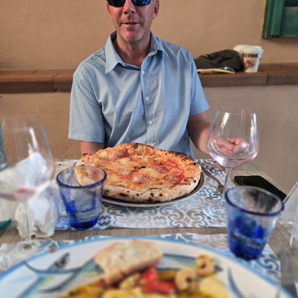 Che Bonta - Pizza- something with spicy sausage, also lemon shrimp pasta, was also good. - Italian Near Me - Praiano, SA Che Bonta - Pizza- something with spicy sausage, also lemon shrimp pasta, was also good. - Italian Near Me - Praiano, SA