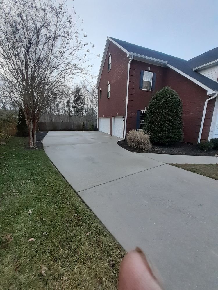 Cardinal landscaping - tree service in Knoxville, TN