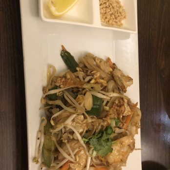 Mesy restaurant - Pad thai with shrlmp. Yumtastic - Thai Near Me - Prague, Puerto Rico