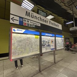Münchner Freiheit - U-Bahn, Bus und Tram