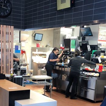McDonald's - The manager on the phone while the line had 14 customers and only one cashier. - Fast Food Near Me - South Jordan, Utah