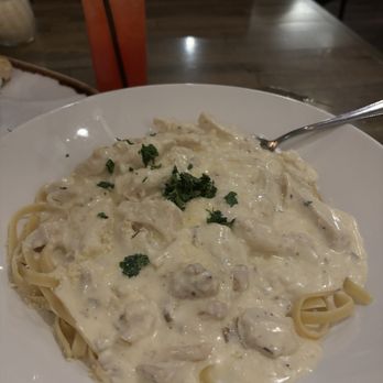 Saviano's Italian Kitchen - Chicken Alfredo - Italian Near Me - Euless, Texas Saviano's Italian Kitchen - Chicken Alfredo - Italian Near Me - Euless, Texas