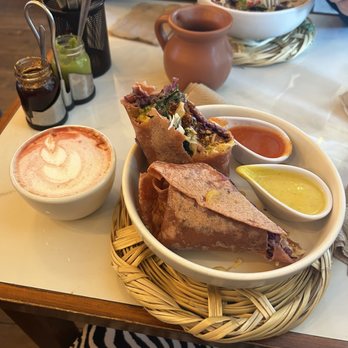 La Pitahaya - Burrito y pink chai late - Vegan Near Me - Ciudad de México, DIF La Pitahaya - Burrito y pink chai late - Vegan Near Me - Ciudad de México, DIF