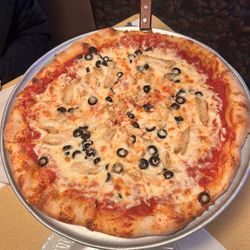Anson's - Large chicken and black olive pizza