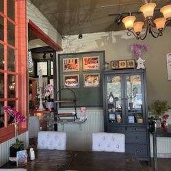 Aggie's Grill Station - Dining area