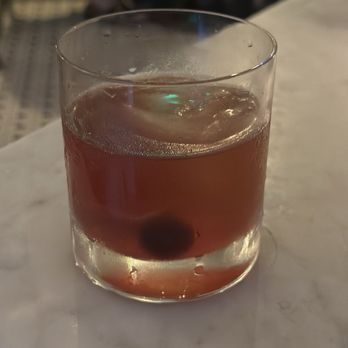 FIG Restaurant - Old fashioned drink - Bars Near Me - Santa Monica, California FIG Restaurant - Old fashioned drink - Bars Near Me - Santa Monica, California