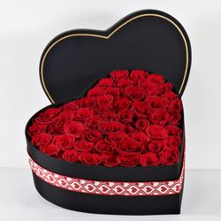 Rendezvous Flowers - Red Roses in Black Heart Box