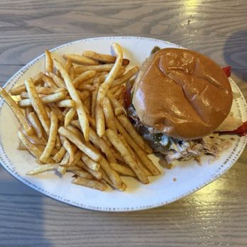 Grizzly's Grill - Spicy Rotisserie Chicken Sandwich - American Near Me - Waite Park, Minnesota