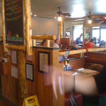Black Bear Diner - Madera - dining area - American Near Me - Madera, California
