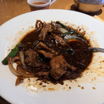 Mai Lee - Chicken with onion, chiles, and lemongrass. - Vietnamese Near Me - Saint Louis, Missouri