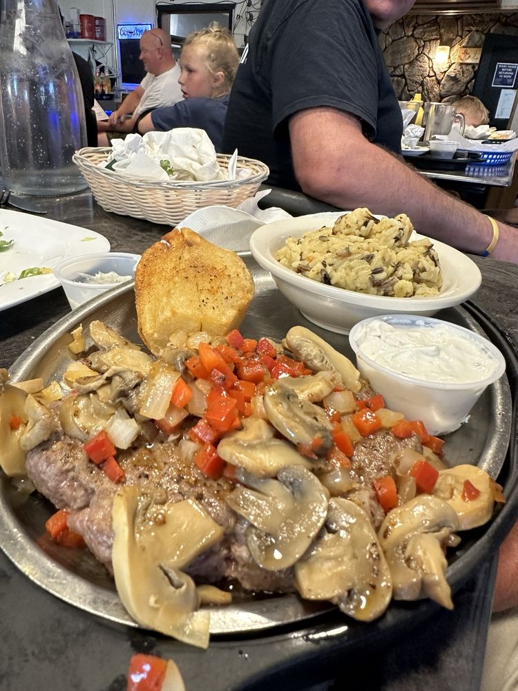 Captain’s Legacy Bar and Grill Logo