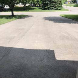 a view of a residential driveway