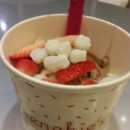 Peanut butter, chocolate banana, chocolate vanilla swirl, & cake batter frozen yogurt with mochi balls and fresh strawberries! Peanut butter, chocolate banana, chocolate vanilla swirl, & cake batter frozen yogurt with mochi balls and fresh strawberries!