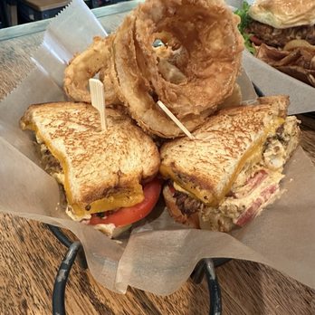 Full On Craft Eats & Drinks - Crab Cake Grilled Cheese - Sandwiches Near Me - Annapolis, Maryland Full On Craft Eats & Drinks - Crab Cake Grilled Cheese - Sandwiches Near Me - Annapolis, Maryland