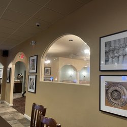 Benvenuto's Italian Grill - Dining area