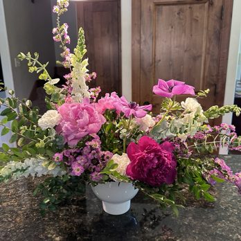 Mum's Flowers - Designer's choice premium bouquet - Florists Near Me - Whitefish, Montana