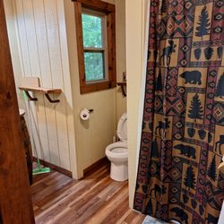 Cherry Treesort - Bathroom with shower