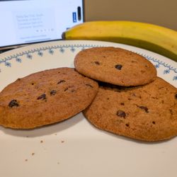 Delta Airlines - Chocolate chip cookies and a banana from the Delta Sky Club at Miami International Airport, South Terminal, Concourse H (and J).