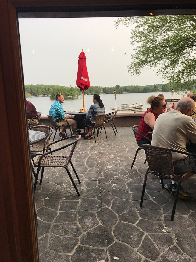 THE LAKE HOUSE CLOSED Updated June 2024 14136 Cedar Lake Rd, Kiel