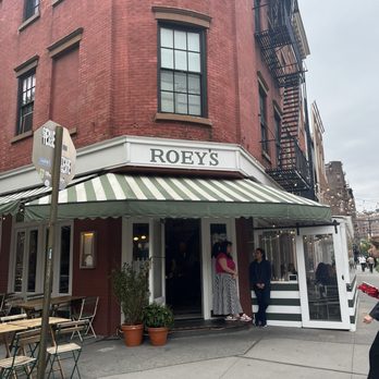 Roey's - Outside - Pizza Near Me - New York, New York