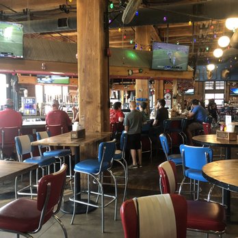 Tin Roof - Empty due to noise? - Bars Near Me - St. Louis, Missouri