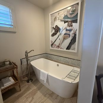 Hotel Cheval - Bathtub - Hotels Near Me - Paso Robles, California Hotel Cheval - Bathtub - Hotels Near Me - Paso Robles, California