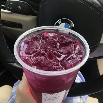 Starbucks - 5/13/23 SaturdayMy Hooked On MangoDragon Fruit Refresher(No Lemonade 4 Me:) LUV YELPxxxBeautiful Day - Coffee & Tea Near Me - Vero Beach, Florida