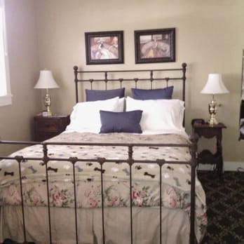 Jacksonville's Magnolia Hotel - Olivia Room, super pet friendly. - Bed & Breakfast Near Me - Jacksonville, Oregon