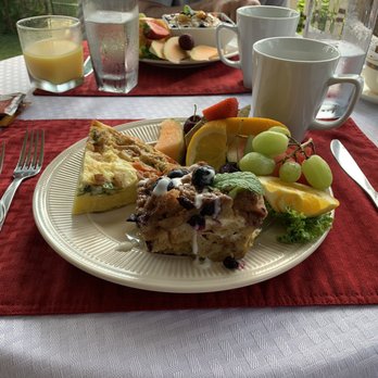 2W Lake - Mediterranean frittata with blueberry French toast bake. - Bed & Breakfast Near Me - Skaneateles, New York