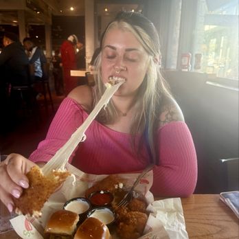 Chili's - Cheese pull - Bars Near Me - Liverpool, New York
