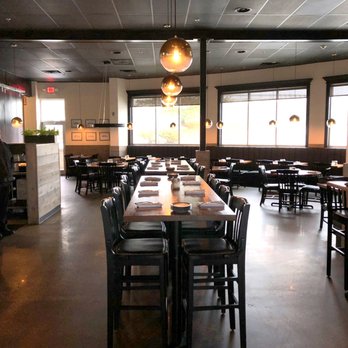 Pearl Tavern - Main Dining Area - New American Near Me - Lee's Summit, Missouri