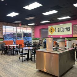 La Curva Taqueria - Spacious