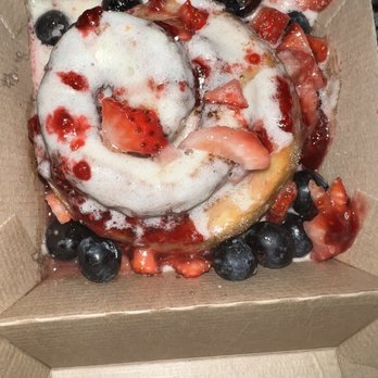 Cinnaholic - Very berry - Bakeries Near Me - Oak Ridge North, Texas