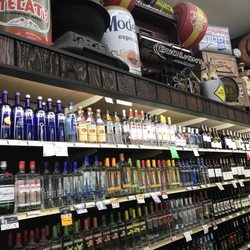 Lake Vista Liquors - Poor alcoholic, lol ..!!