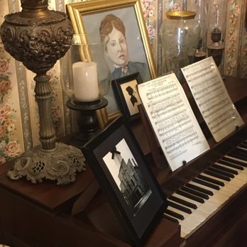 Lizzie Borden Bed & Breakfast Museum - The Lizzie Borden house tour - Definitely worth a trip! - Bed & Breakfast Near Me - Fall River, Massachusetts