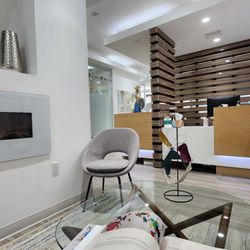 Perea Endo - Waiting room and front desk.