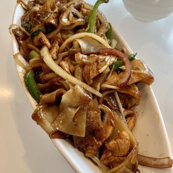 Joy Yee - Evanston - Thai Basil Chicken - Noodles Near Me - Evanston, Illinois