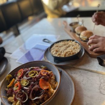 H Cafe - Pastrami fries, Mac n cheese and sliders - Breakfast & Brunch Near Me - Los Angeles, California H Cafe - Pastrami fries, Mac n cheese and sliders - Breakfast & Brunch Near Me - Los Angeles, California