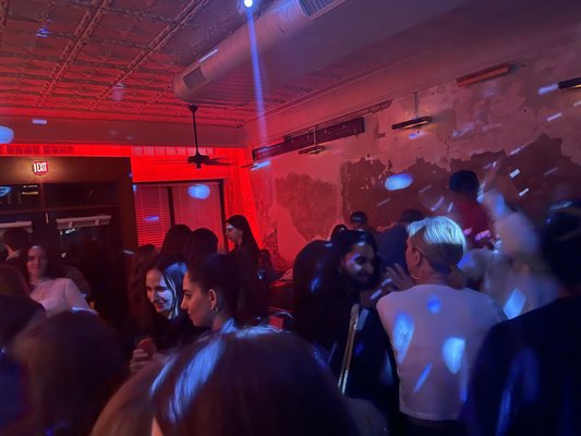 Howards Bar & Club by null