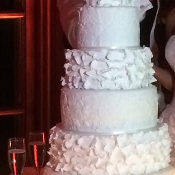 Todo Dulces - My cake without the base and without the crystal initial letter on top. - Desserts Near Me - Miami, Florida