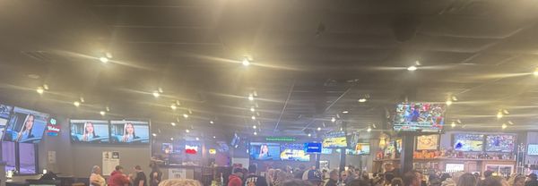 The Landing Eatery & Pub by null