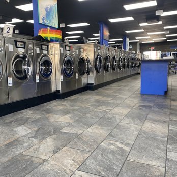 Big Waves Laundromat - Laundromat Near Me - Los Angeles, California