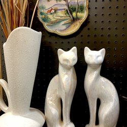 The Hill Antique Market - Vintage
