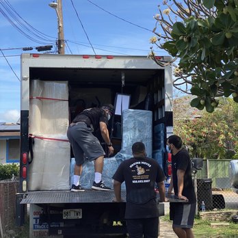 Making Moves - Alfredo and his team packing in the truck - Movers Near Me Making Moves - Alfredo and his team packing in the truck - Movers Near Me