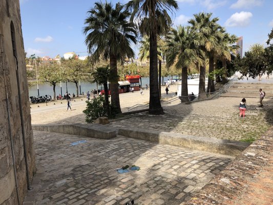 Torre del Oro by null