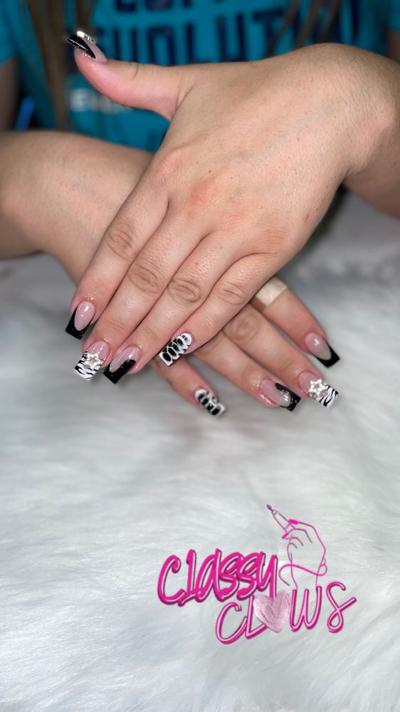 Classy Claws Logo