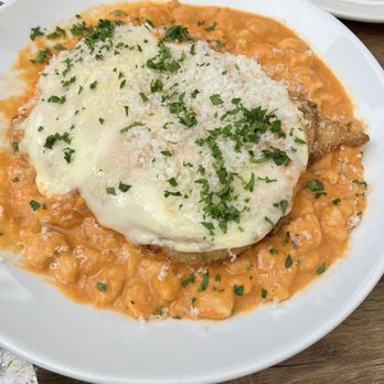 Garten - Chicken Vodka Spätzle (special 4/5) Spätzle Tossed in a Vodka Tomato Cream Sauce with Crispy Chicken Cutlets and Melted Mozzarella - Cocktail Bars Near Me - Severna Park, Maryland