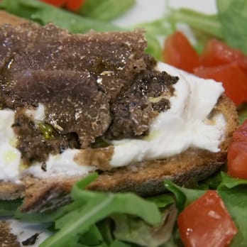 Tentazioni - Bruschetta à la stracciatella et truffe fraîche (hmmmmmmm) - Italian Near Me - Paris, 75