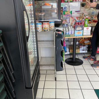Cam Hung - The lady is super mean and pressured me to choose and pay and she is not following the COVID restrictions. - Vietnamese Near Me - Sunnyvale, California