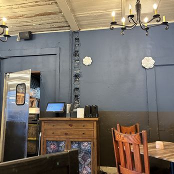 Pelons Tex-Mex - Dining area - Tex-Mex Near Me - Austin, Texas Pelons Tex-Mex - Dining area - Tex-Mex Near Me - Austin, Texas